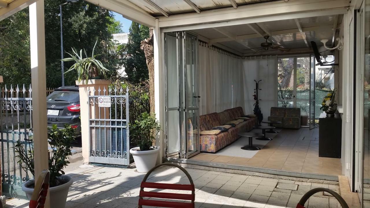 Hotel Manolita Ρίμινι Εξωτερικό φωτογραφία