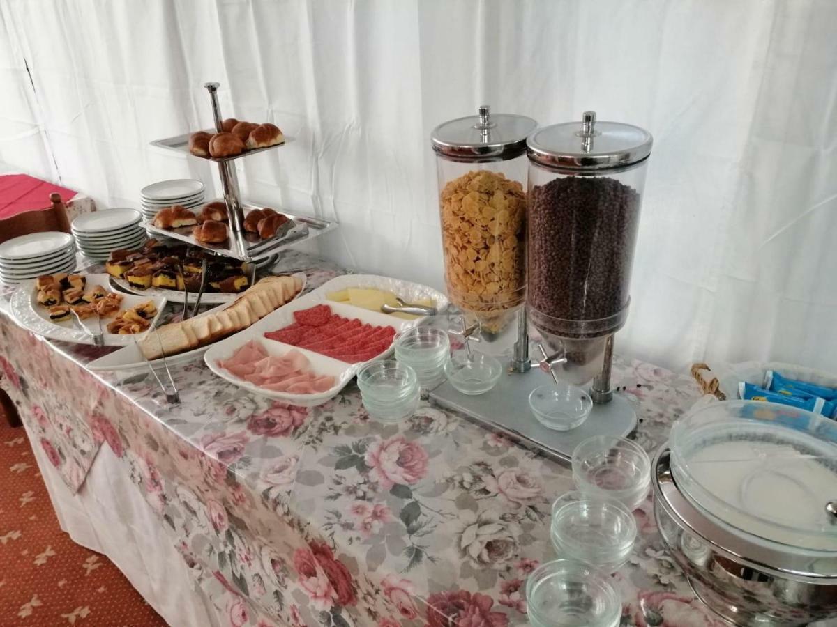 Hotel Manolita Ρίμινι Εξωτερικό φωτογραφία