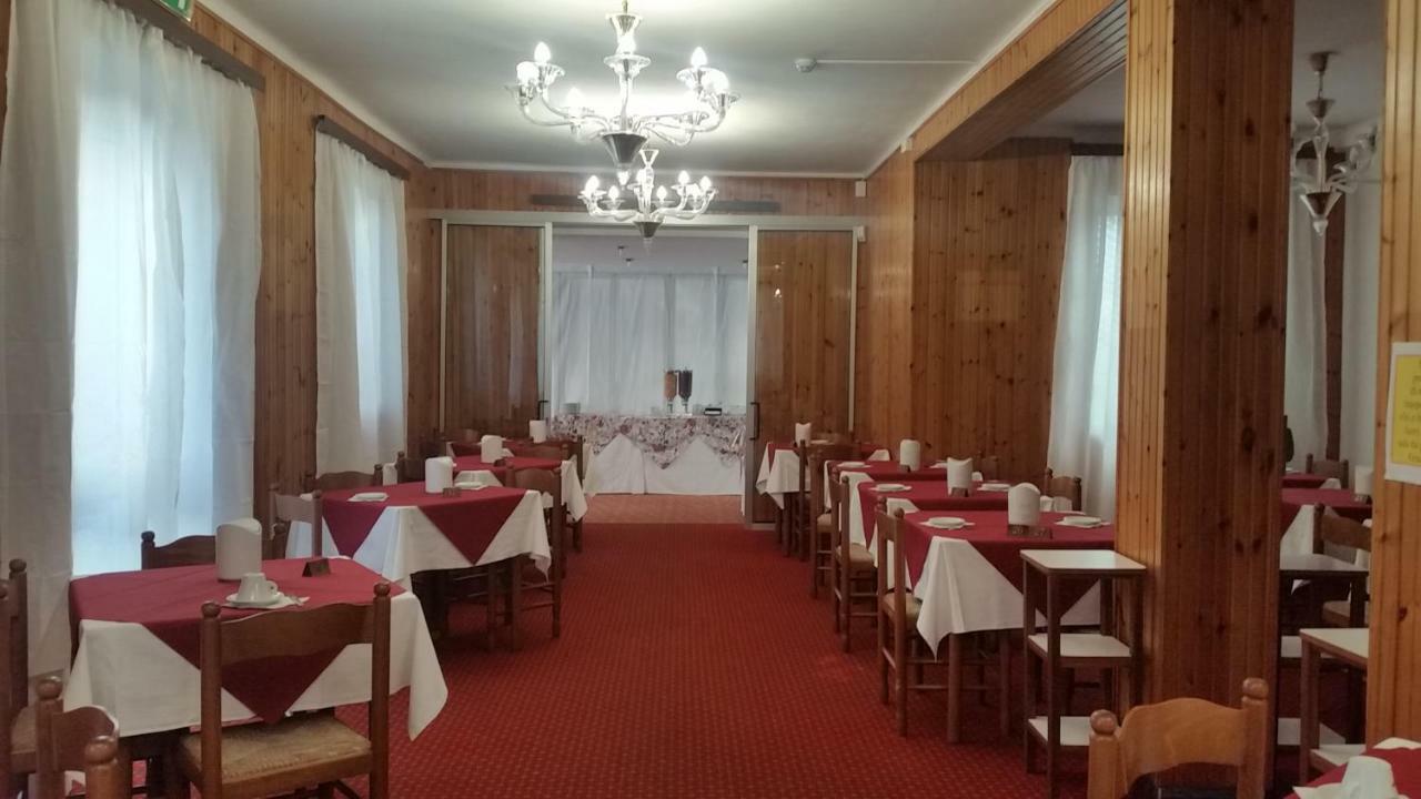 Hotel Manolita Ρίμινι Εξωτερικό φωτογραφία