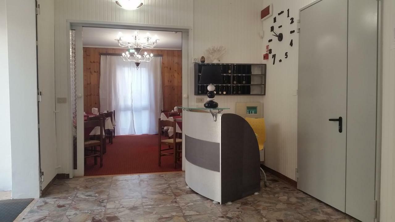Hotel Manolita Ρίμινι Εξωτερικό φωτογραφία