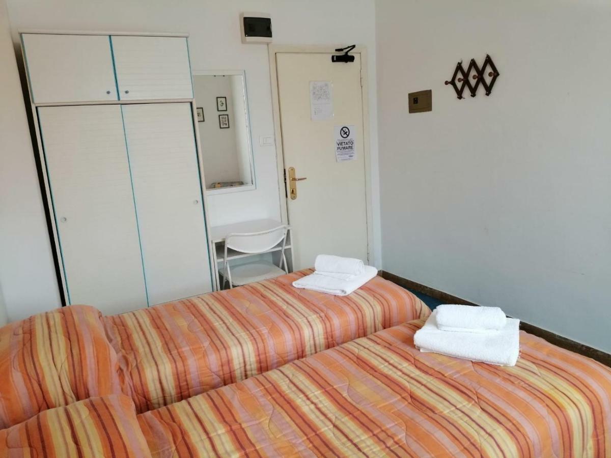 Hotel Manolita Ρίμινι Εξωτερικό φωτογραφία